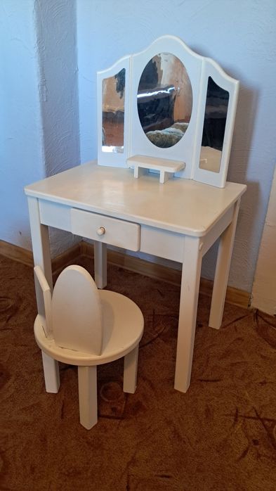 Drewniana toaletka dziecięca