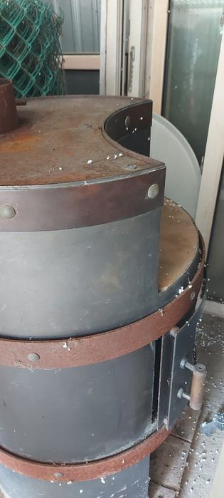 Piec szamotowy do ogrzewania budynk, wewnętrzny.