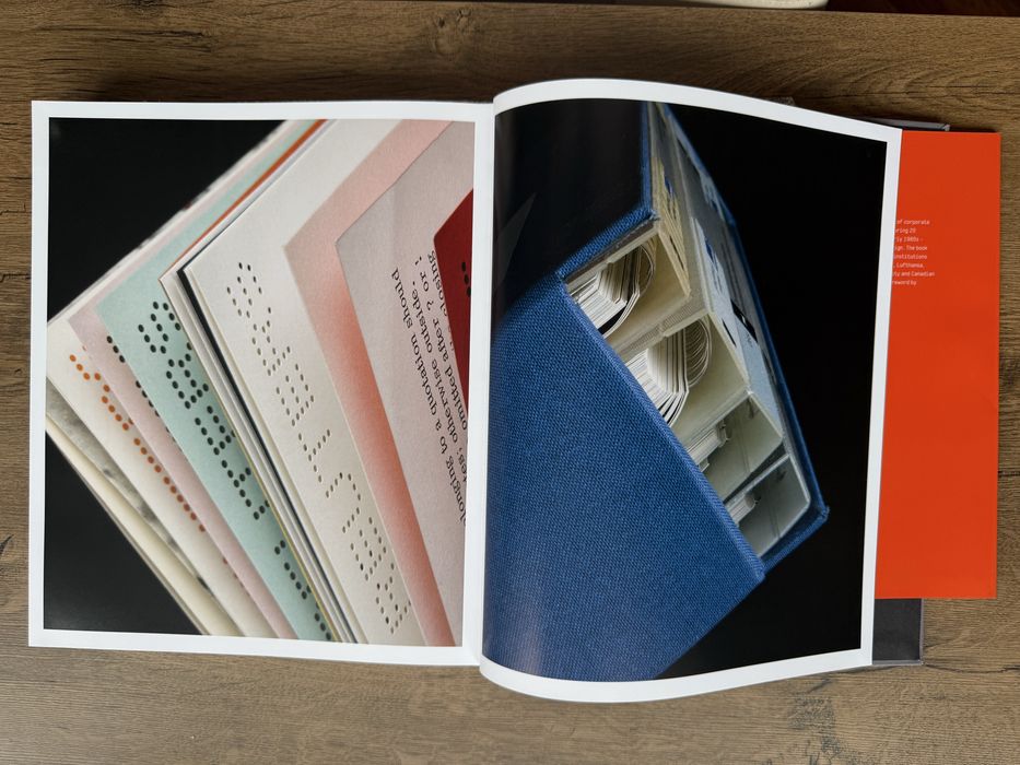 Книга для дизайнерів Manuals 2 design and identity guidelines