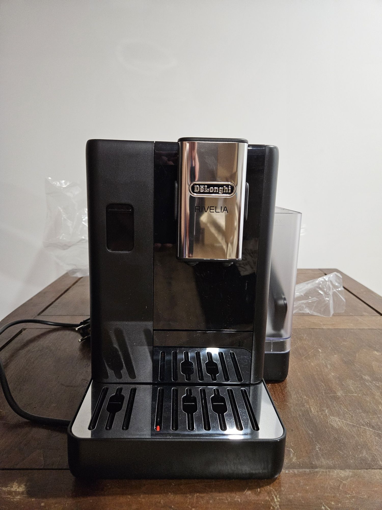 Máquina de Café Automática DELONGHI Rivelia Nova c/garantia