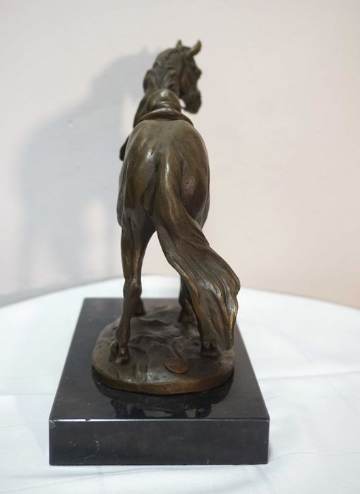 FIGURA z brązu koń z siodłem