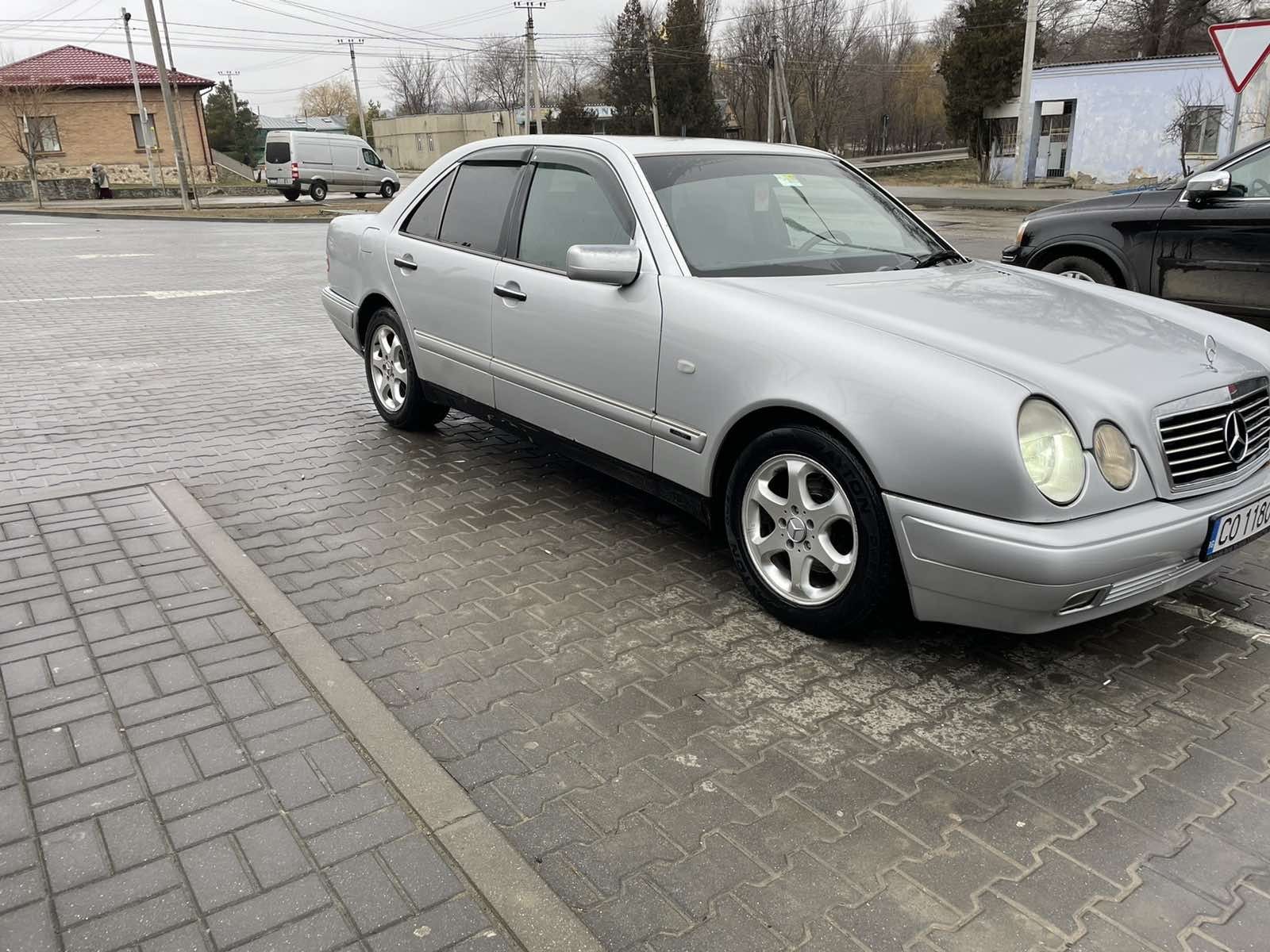 Продам Мерседес w 210 по запчастям. Есть все запчасти.