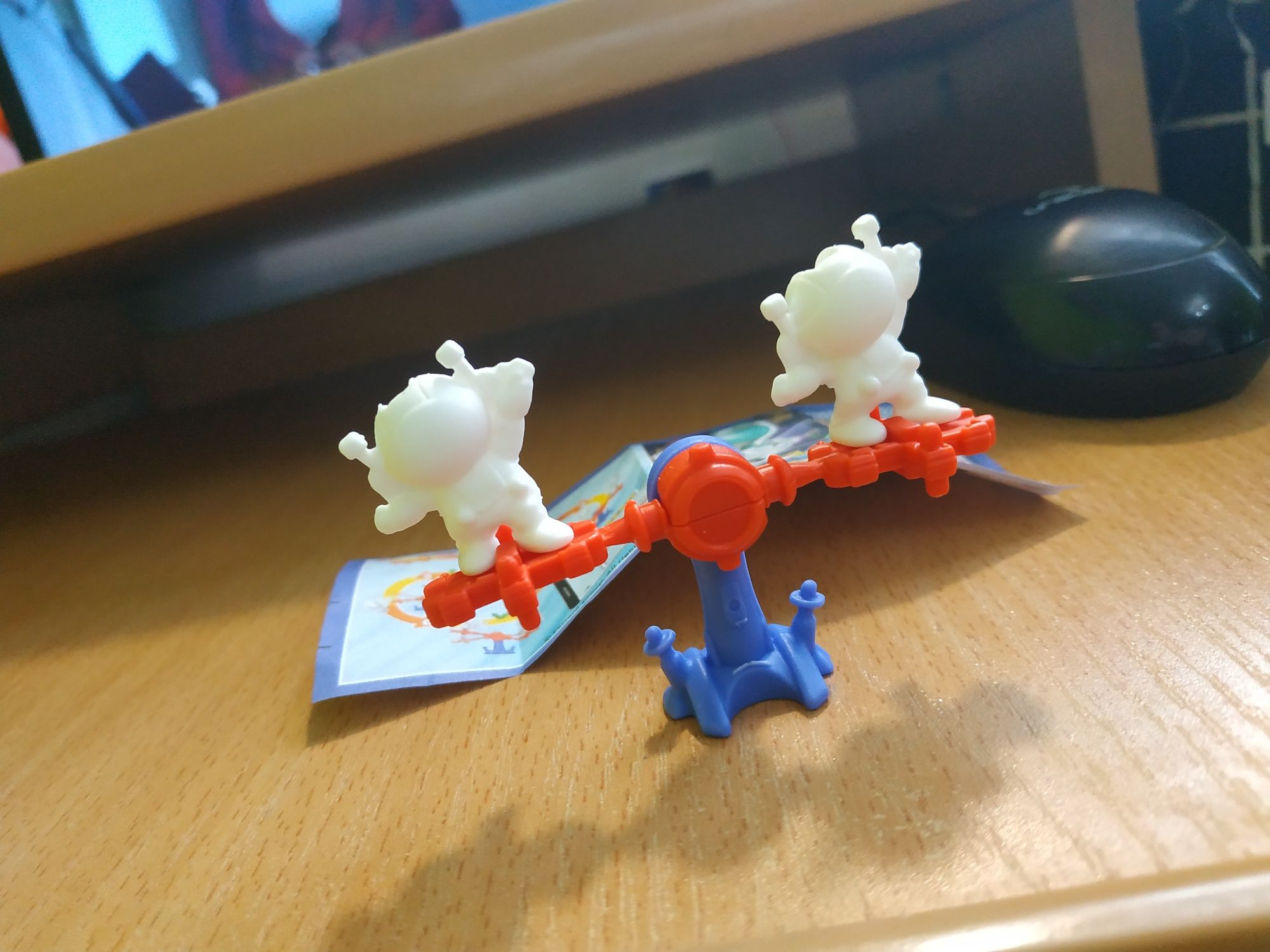 Figurka Kinder joy kosmos