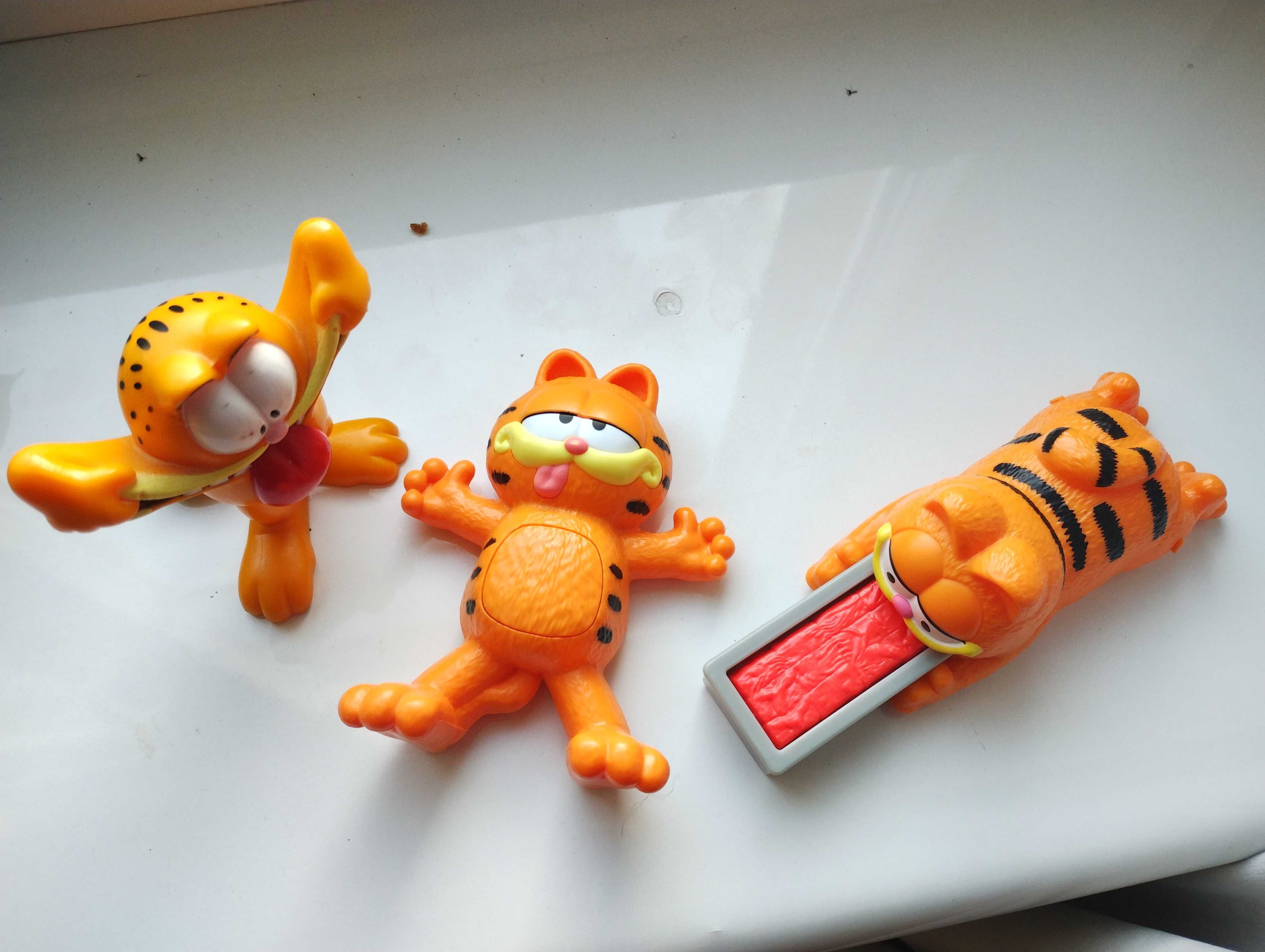 3x Kolekcjonerska figurka kot Garfield PAWS.
Wysokość -9 cm.