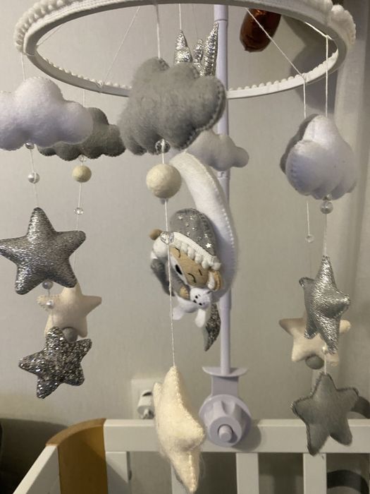 Мобіль з фетру для ліжечка