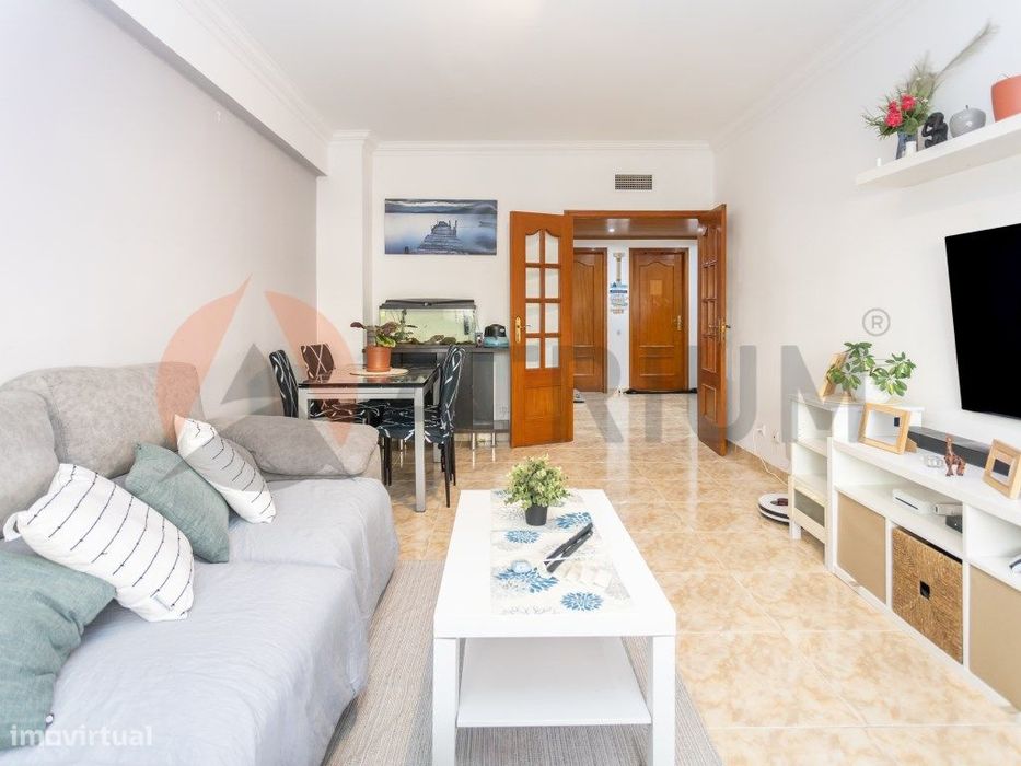 Apartamento T2 com arrecadação, Corroios, Seixal