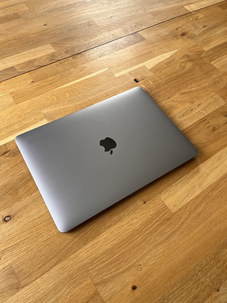 Macbook pro m1 / 256 gb / 8gb RAM / FV 23%