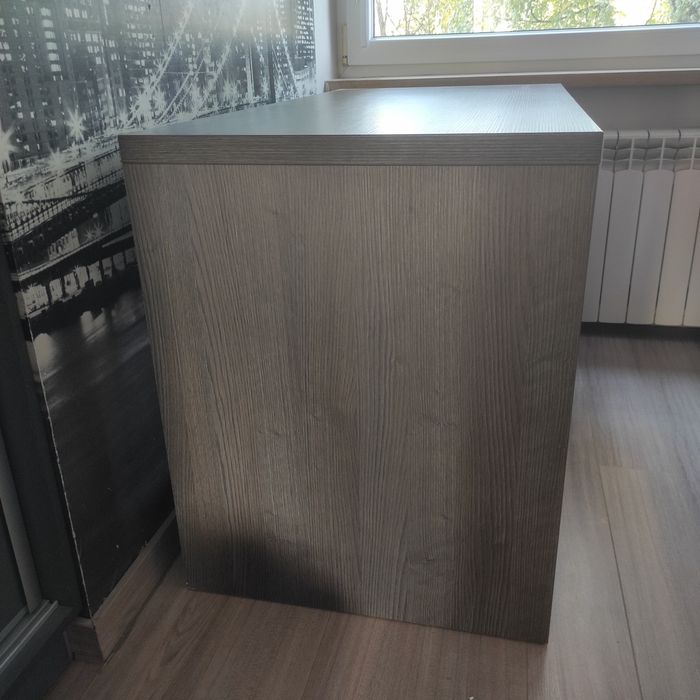 Biurko z trzema szufladami