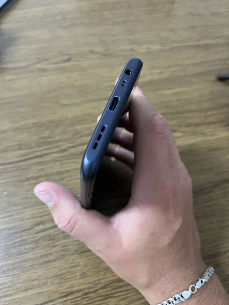 Redmi 9 (4/64 gb) в ідеальному стані (торг пристуній)