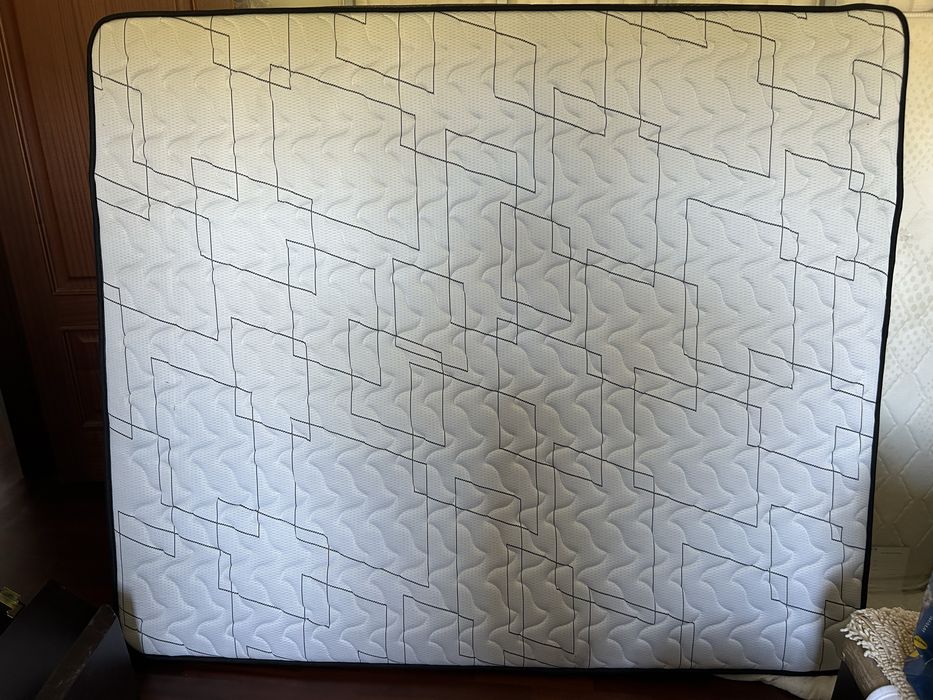 Colchao de molas (como novo) 160 cm por 190 cm