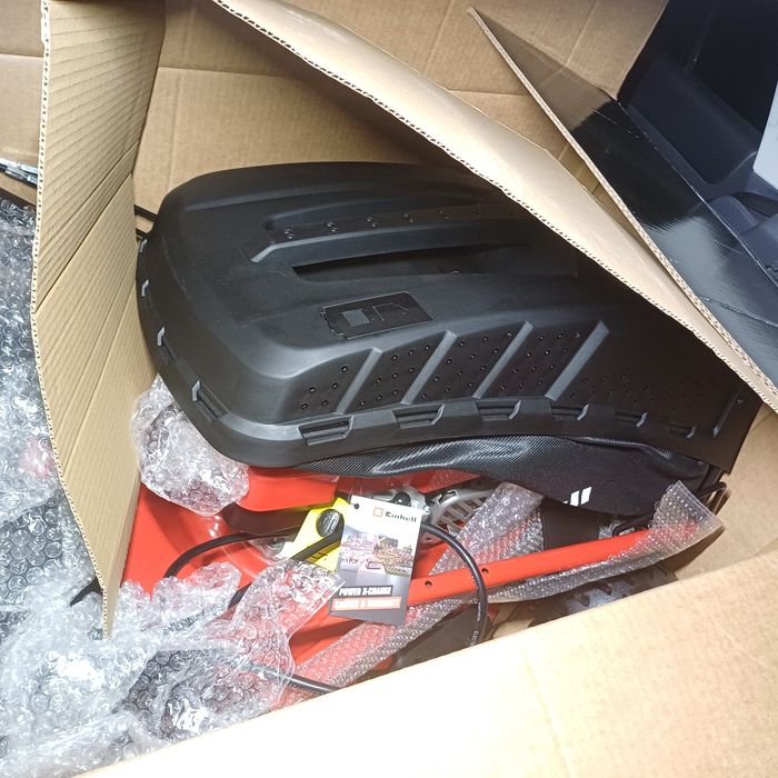 NOWA kosiarka spalinowa z rozruchem elektrycznym, napędem i kartonem;)
