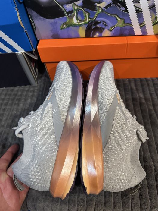 Оригінальні бігові кросівки Brooks Levitate 3 40,5(26см)