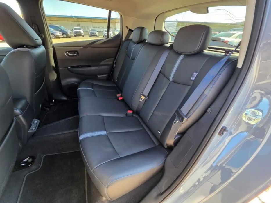 Nissan Leaf      2021