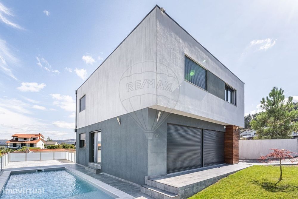 Moradia de Luxo T4 de Arquitetura Moderna em Quinchães - Fafe