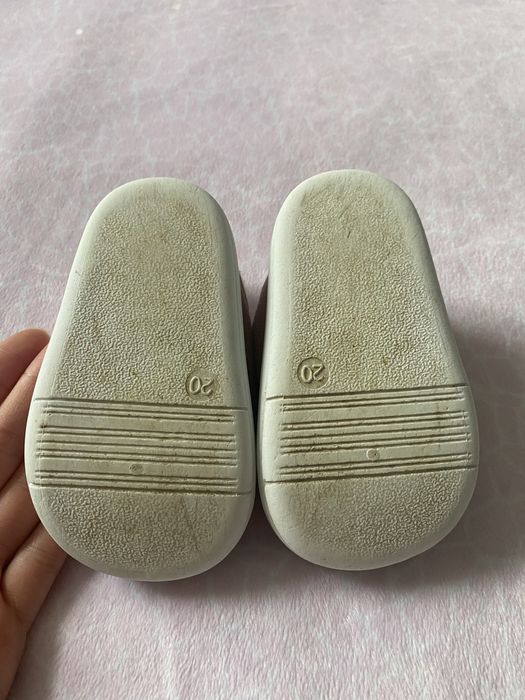 Кеди на дівчинку 9-12 місяців