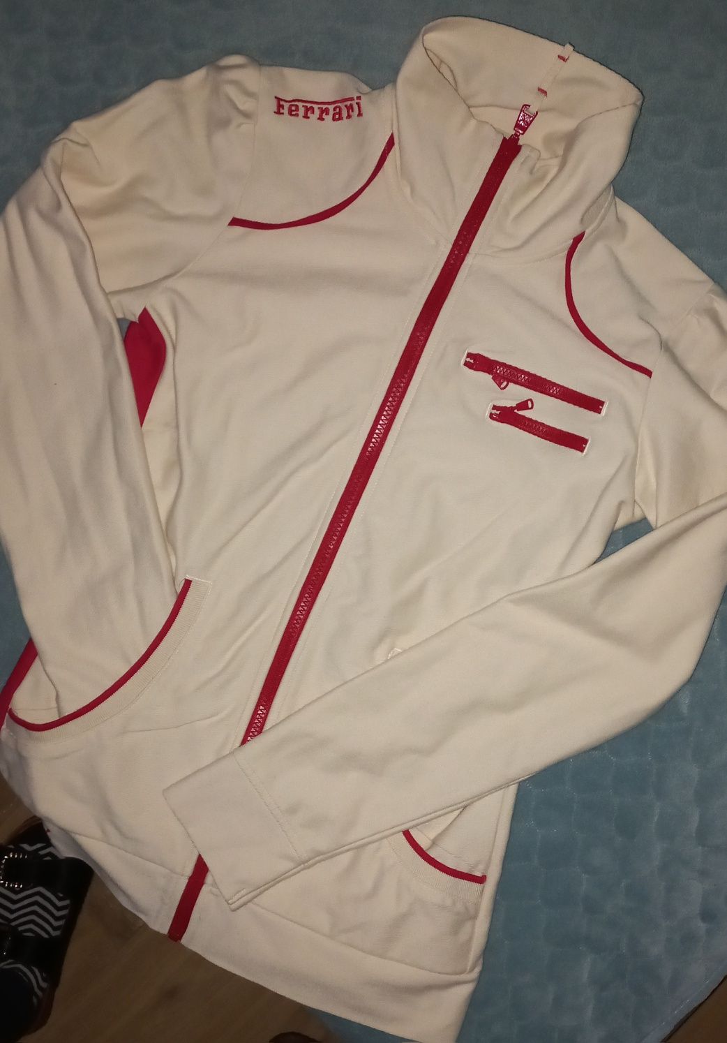 Puma Ferrari xs czerwony kremowy kołnierzyk