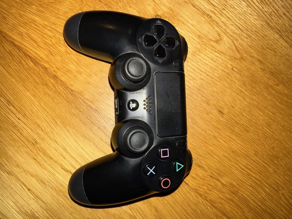 Playstation 4 usada em bom estado