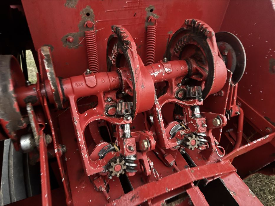 Прес підбирач Пресс-подборщик тюкопрес NEW HOLLAND 295 (як 920-930)