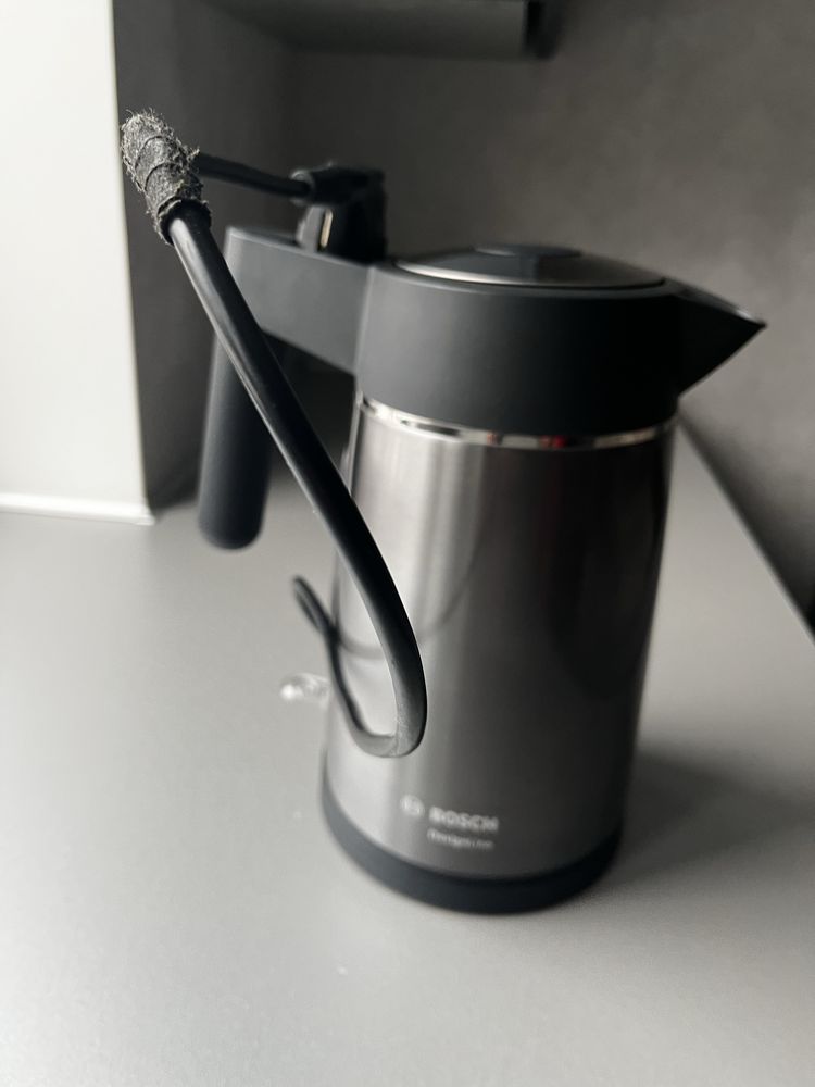 Продам електочайник Bosch б/у на запчасти