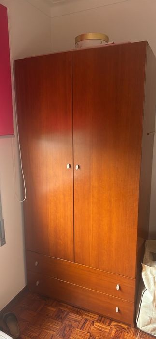 250 euros cama e roupeiro em cerejeira !