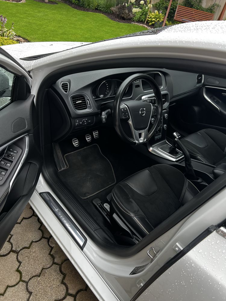 Sprzedam Volvo V40 T3 R-Desing