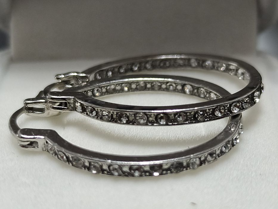 Brincos Oval com Brilhantes em Prata