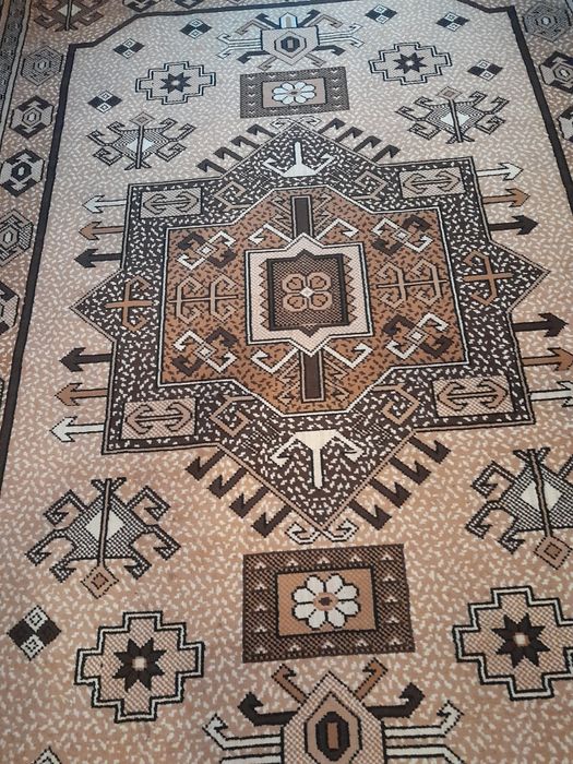 Палац на підлогу різнокольоровий