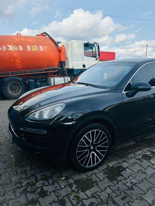 Porsche Cayenne 2011 року
