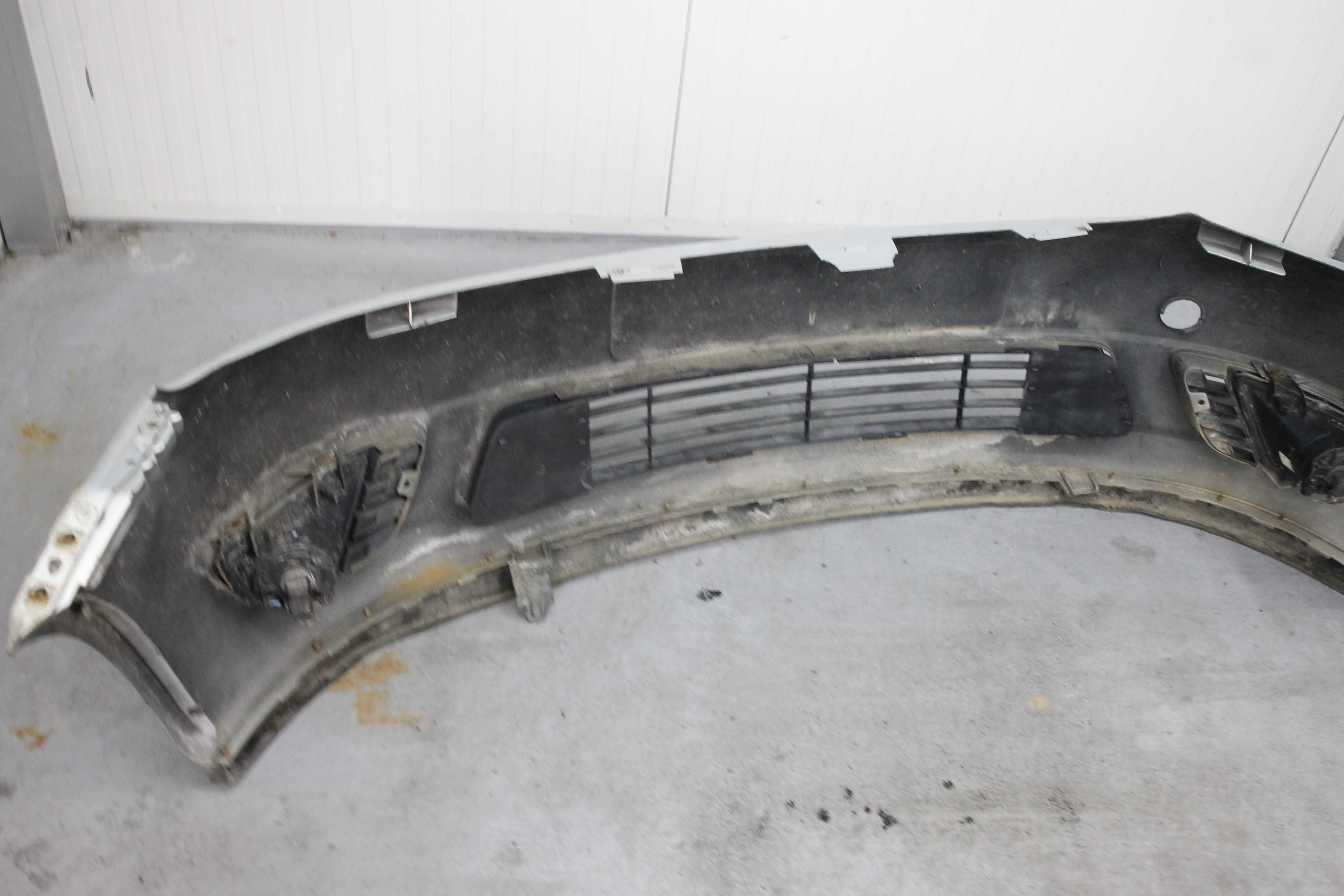 Zderzak przód przedni Ford Fiesta Mk5 MkV halogeny oliwkowy