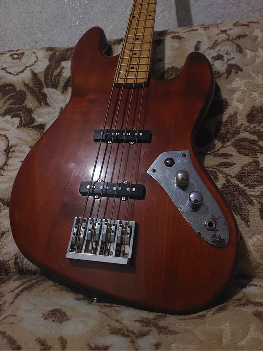 СРОЧНО Бас гитара Fender Jazz Bass мастеровая