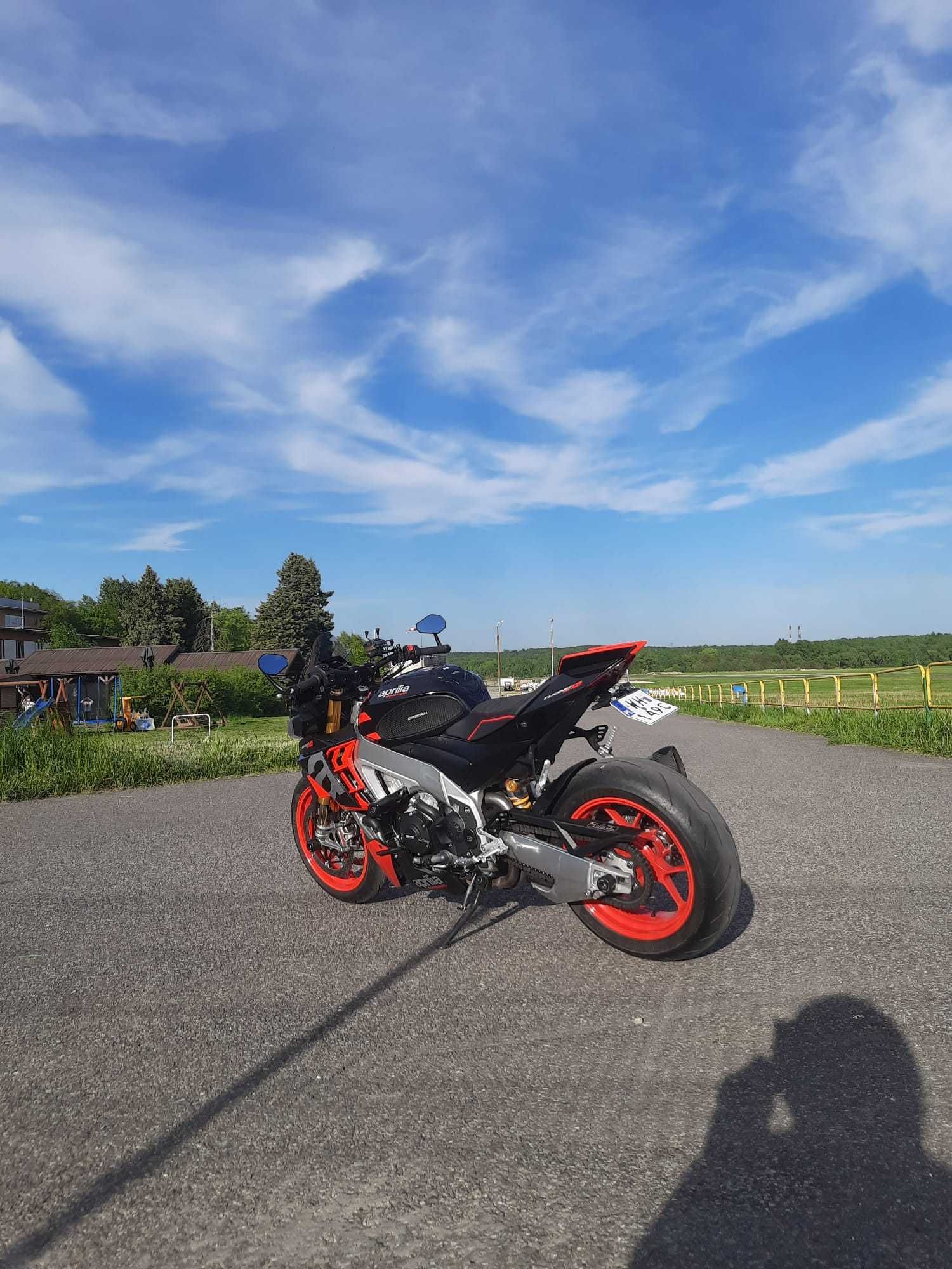 Aprilia Tuono 1100 V4 FACTORY wynajem motocykla Katowice