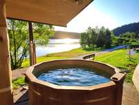 Luksusowe domki z jacuzzi i sauną nad Soliną – prywatna plaża, widok n