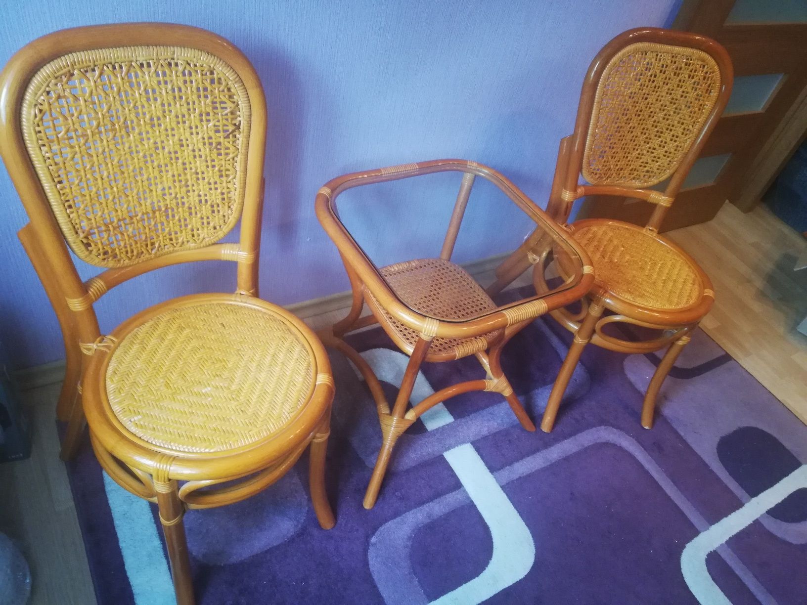 Sprzedam meble wiklinowe. Stolik i dwa krzesła.