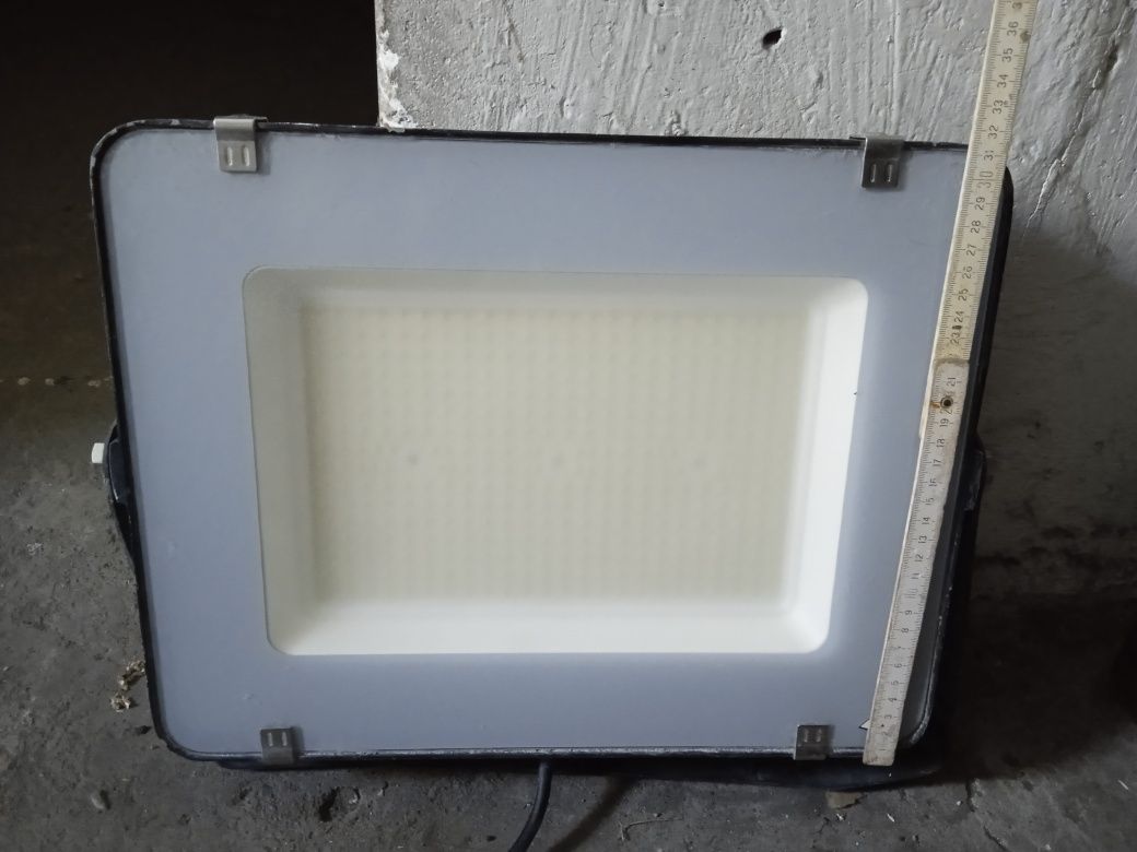 Halogen LED 220V