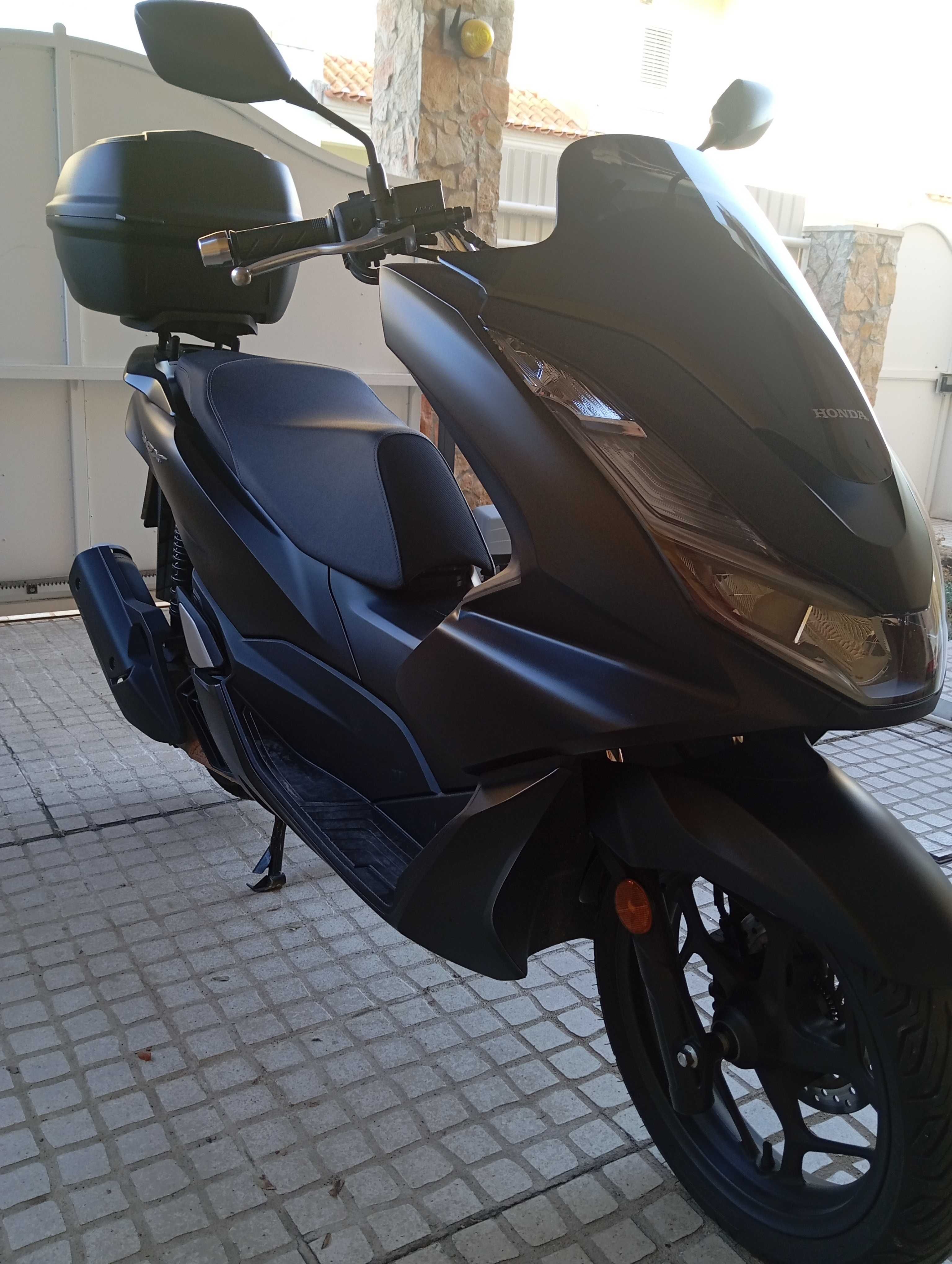 Moto PCX 125 como nova