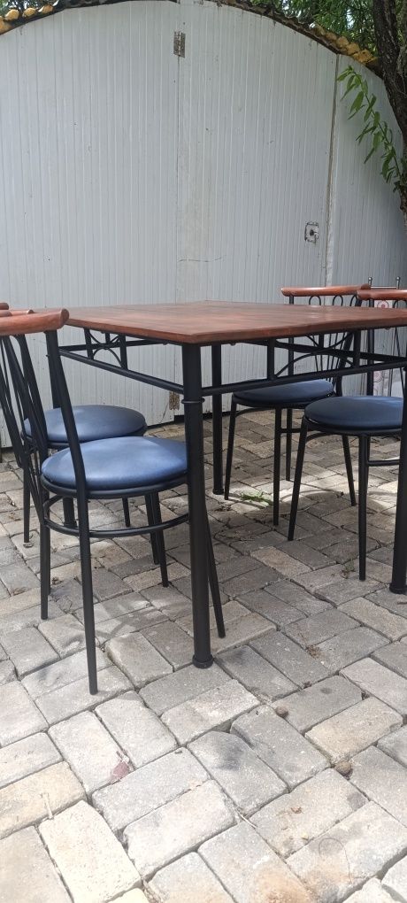 Mesa com 4 cadeiras