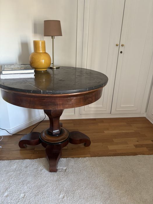 Mesa redonda com marmore