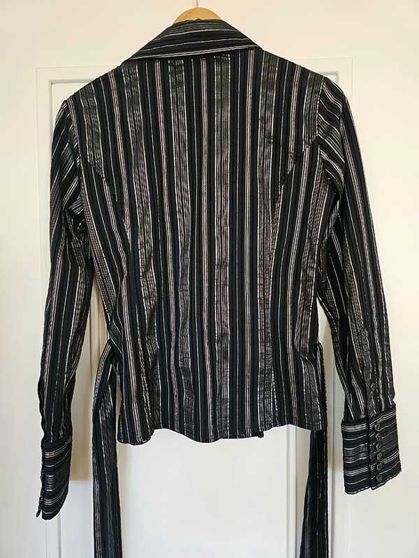 Camisa preta e prateada da Mango