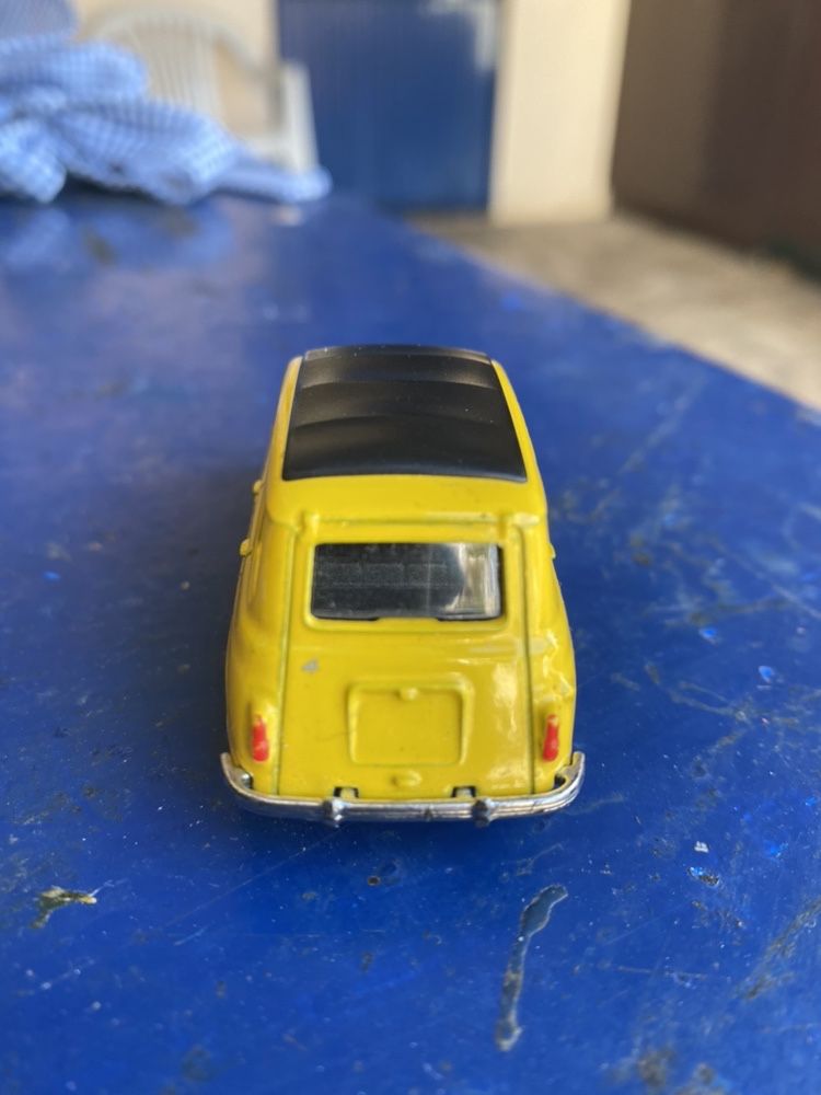 Renailt 4 miniatura em excelente estado.