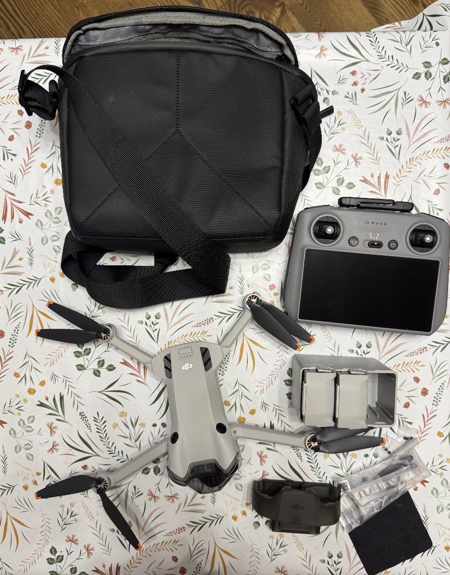 Квадрокоптер DJI Mini 4 Pro Fly More Combo DJI RC 2