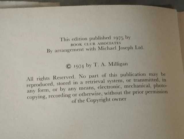 Livro Spike Milligan, A Confrontation...