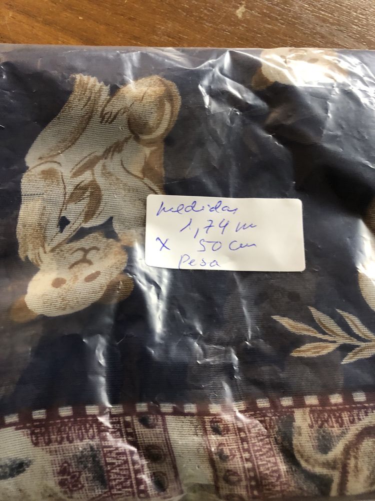 Lenco creme e castanho em bico brilhante
