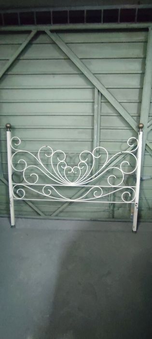 Cama de ferro antiga