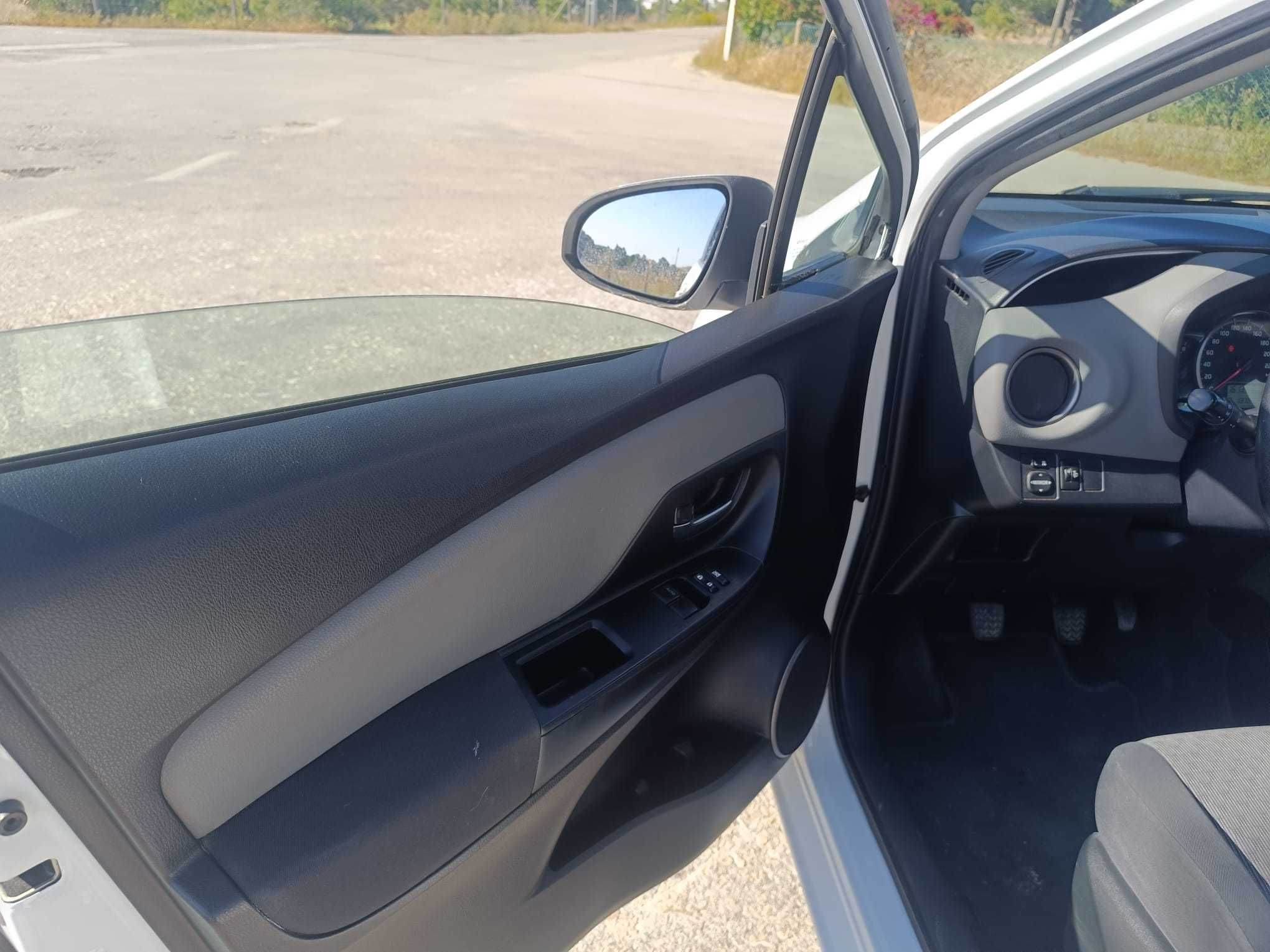 Toyota Yaris 1.0 VVT-i Comfort+PS Style+P.Techno