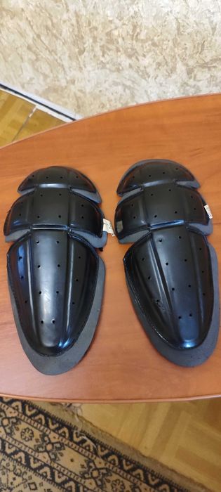 Мото защита, наколенники в джинсы/штаны.