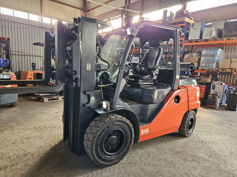 Навантажувач Toyota 5 т газ/бензин. Вилочный погрузчик Toyota 5 т