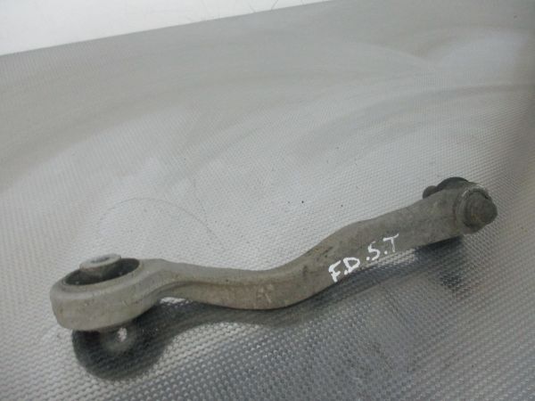 Braço de suspensão frente direito VOLKSWAGEN Passat (3B3)