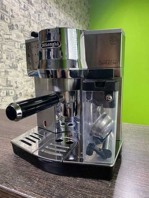 Kolbowy ekspres ciśnieniowy do kawy z pojemnikiem DeLonghi EC850.M