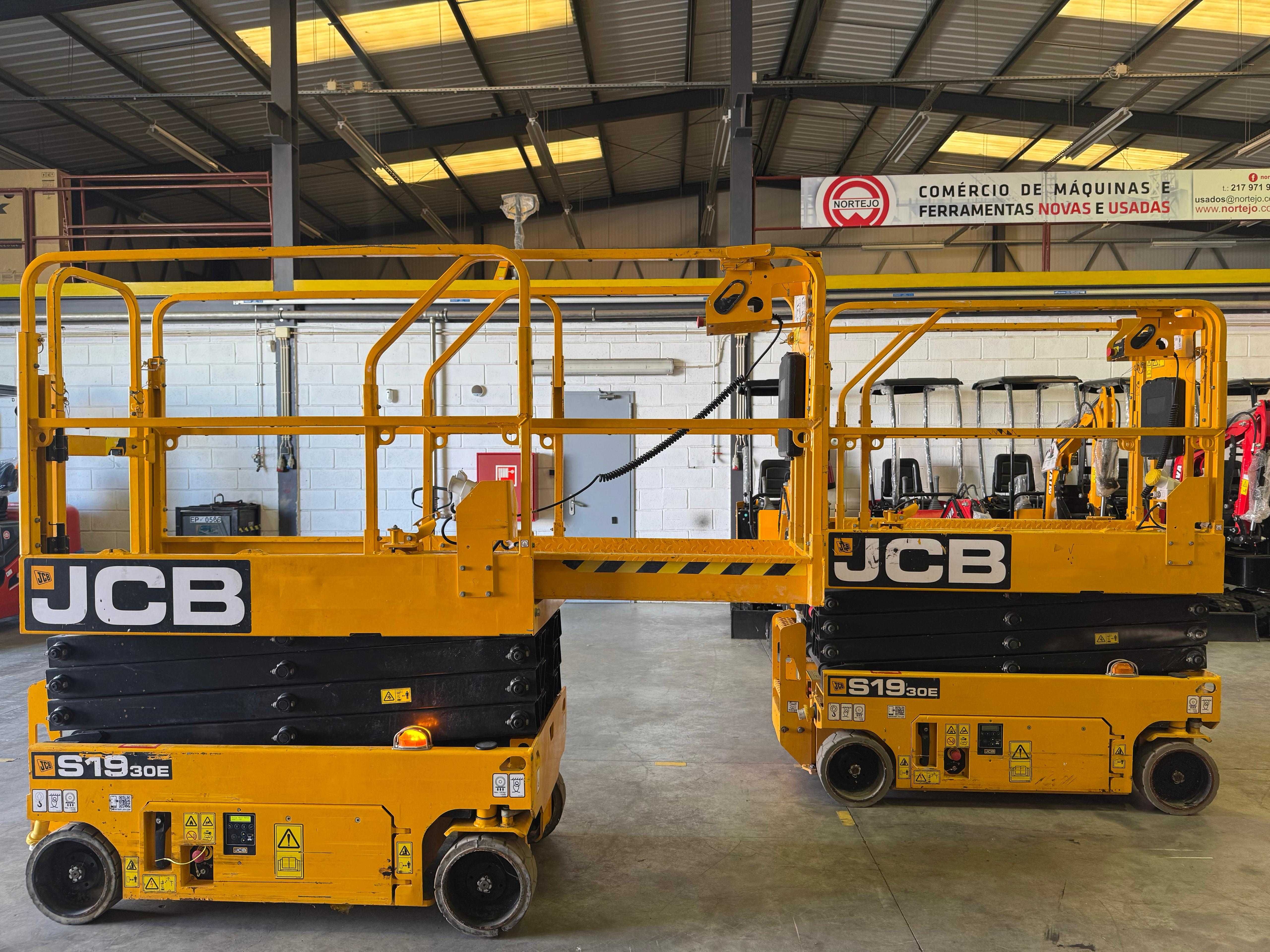 Plataforma Elevatória JCB S1930E (Usada) 8mt