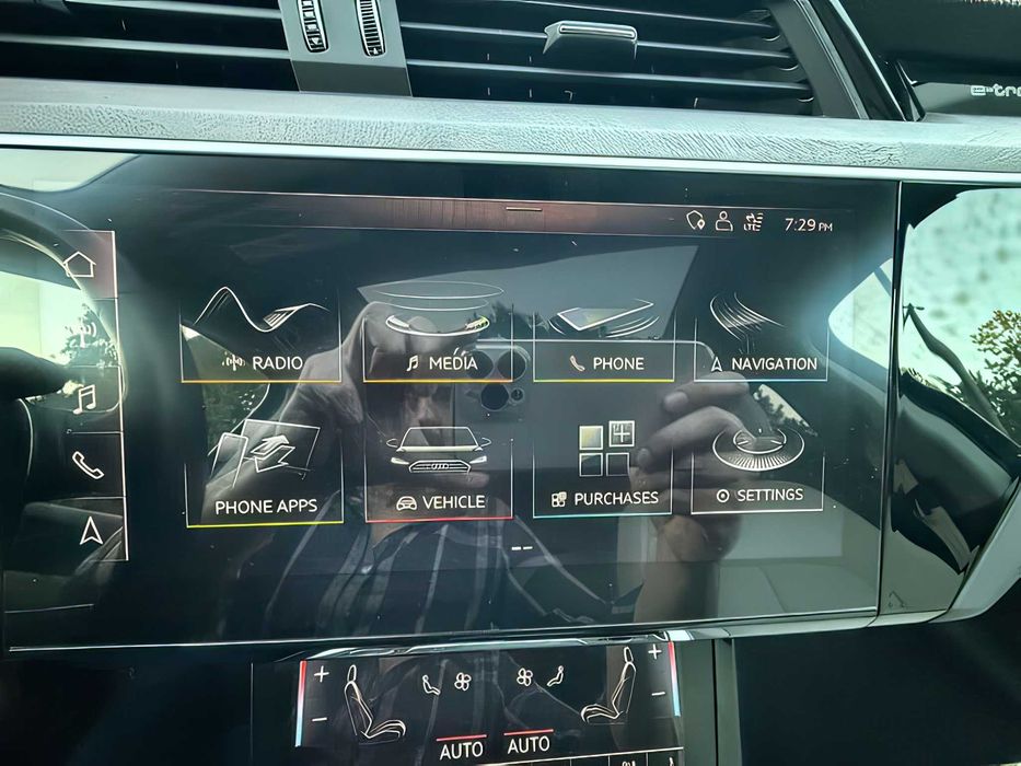 Audi e-tron quattro      2019